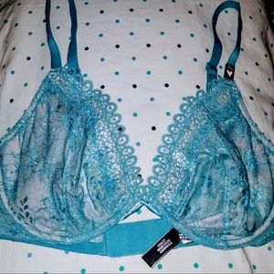 NWT Very Sexy Unlined Plunge Bra